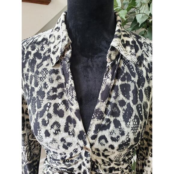 Essentials Women Black White Snake Print Polyester Button Front Top Shirt Small - Picture 2 of 12